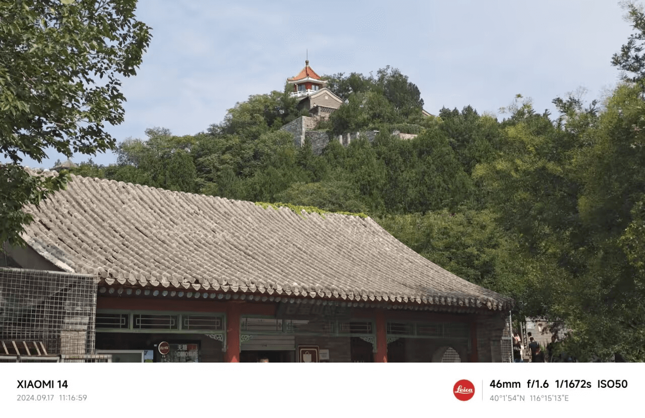 从半山腰看山顶